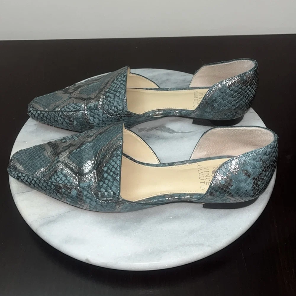 Vince Camuto Kordie Flat silver/teal color snake skin leather flats Sz 7.5M